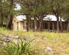 Charming Blanco Riverfront Cottage